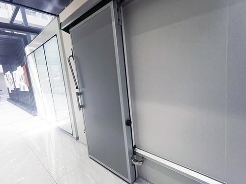 Детали двери холодильного склада из стального листа с покрытием